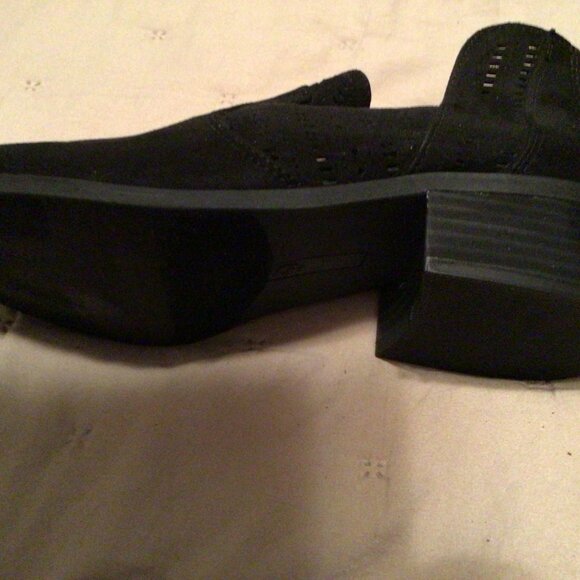 New Direction Black Suede Boot Size 6.5 - Picture 2 of 5